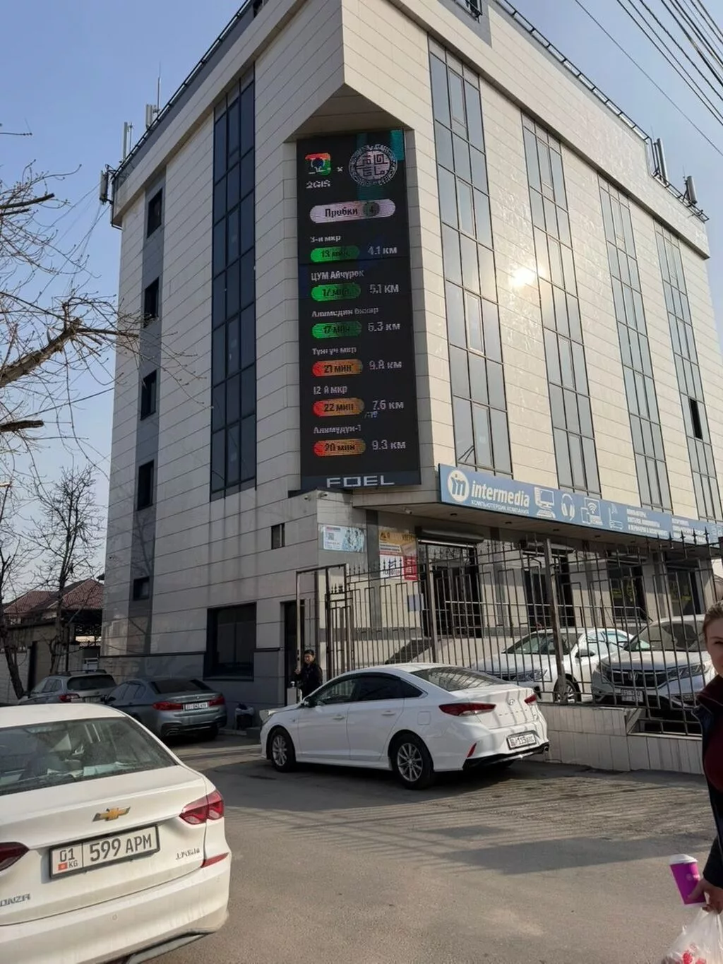 Сдаю Офисы Кабинет 307 - 14м2 -цена 250 дол. + ком.услуги. 4этаж так