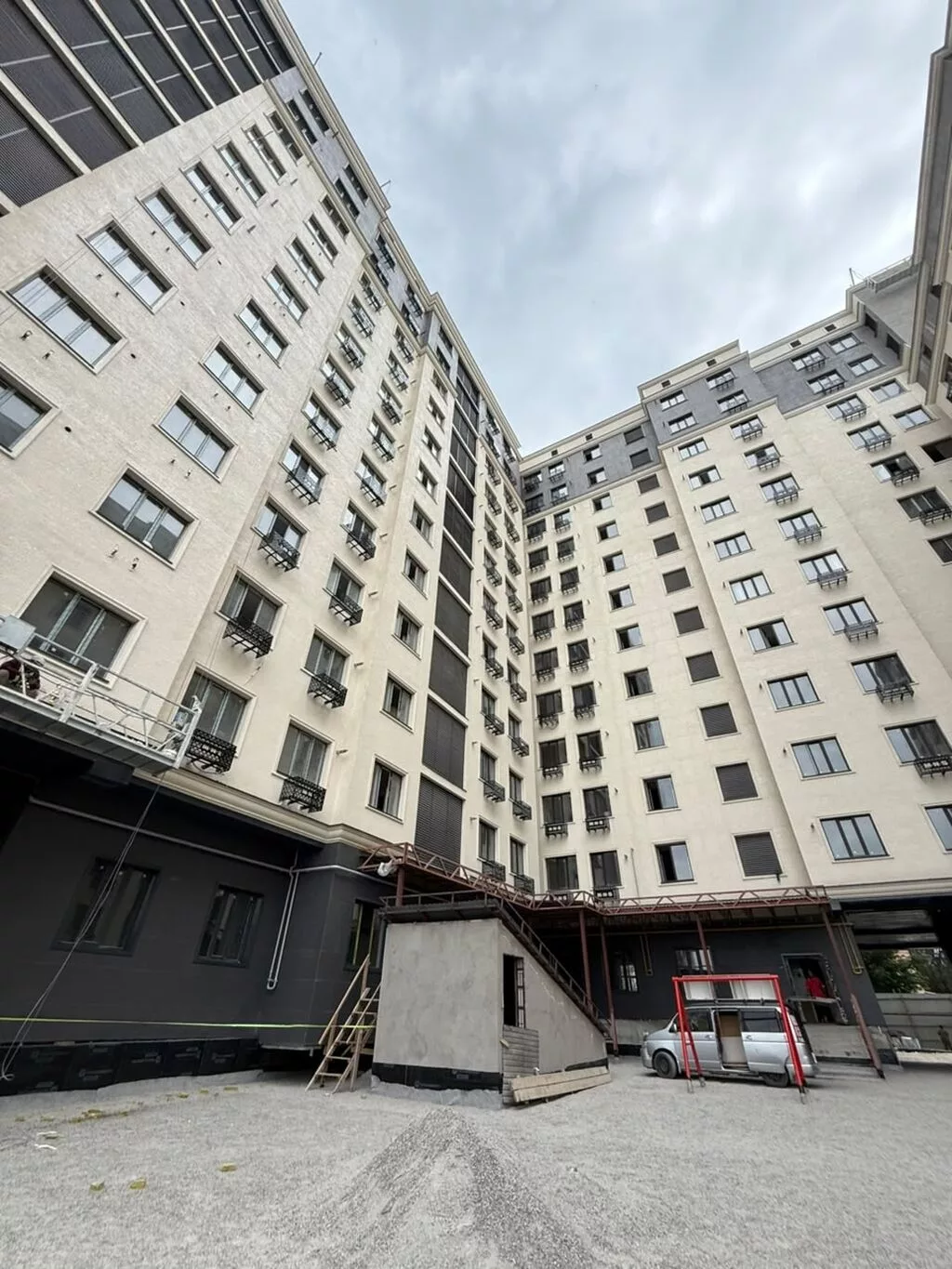 2 комнаты, 82 м², Аламедин-1 мкр Элитка, 10 этаж, ПСО (под самоотделку)
