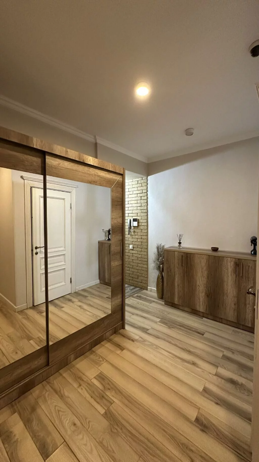 3 комнаты, 110 м², 5 мкр Элитка, 3 этаж, Евроремонт