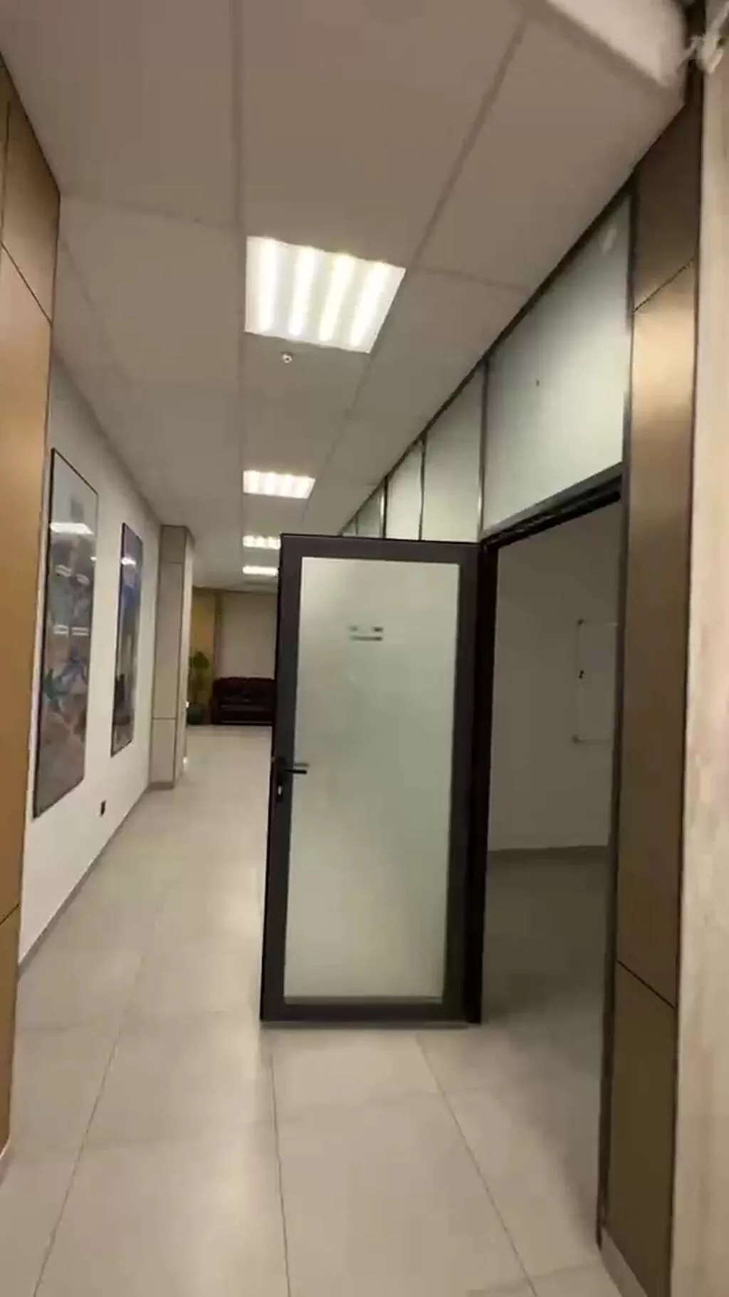 Сдаю The entire office: Сдаю IT company, 320 м², В бизнес центре, С ремонтом, High ceilings