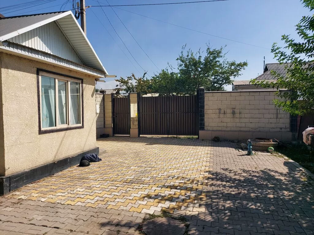 Продается дом в ж/м Ак-Босого. -- Площадь:70м2,состоит из4