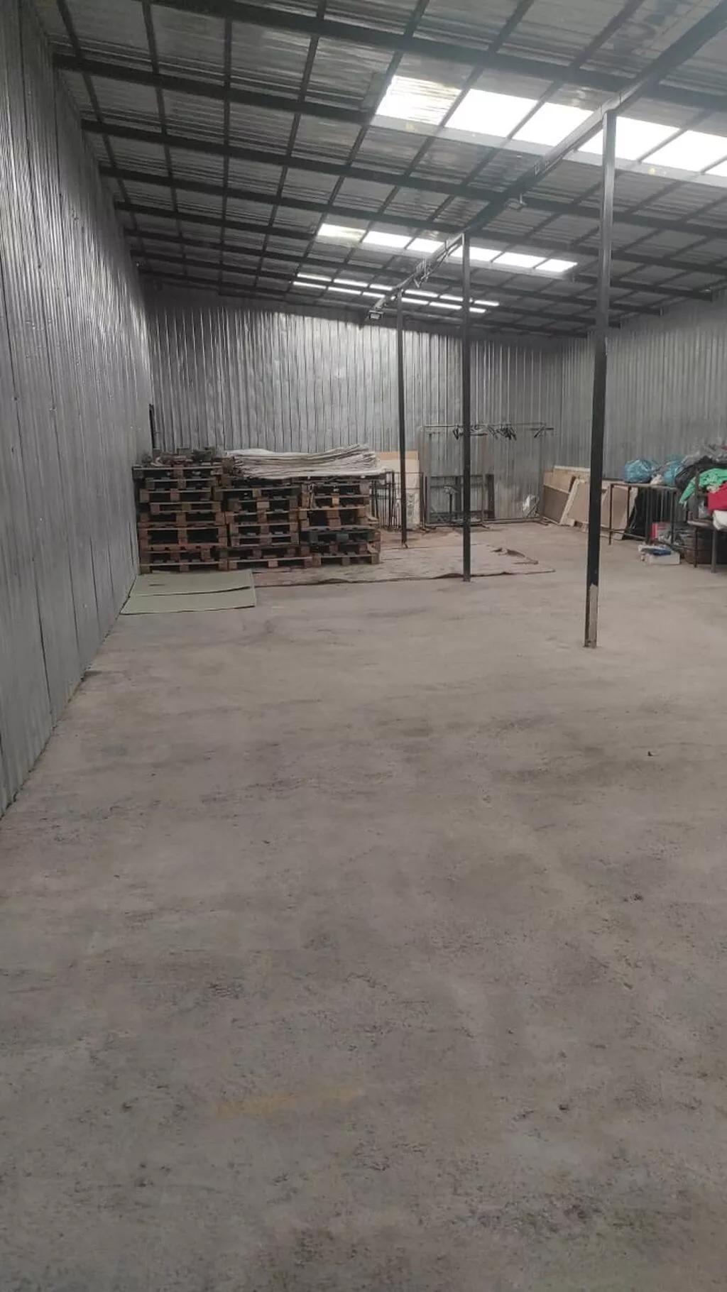 Продается помещение 2 этажа, 2 больших склада,одна большая закройная