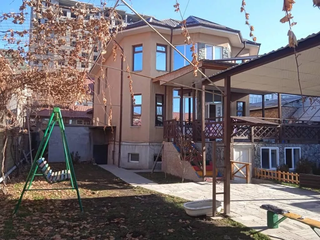 350 м², 6 комнат и более