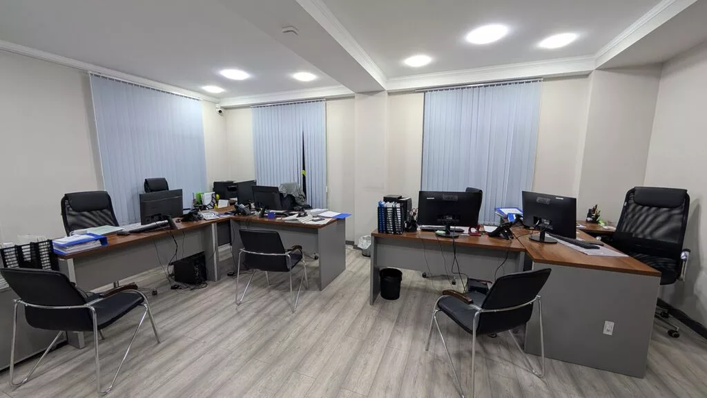 Аренда офисов, 175 м², В частном доме, 1 линия, С оборудованием, С отдельной кухней