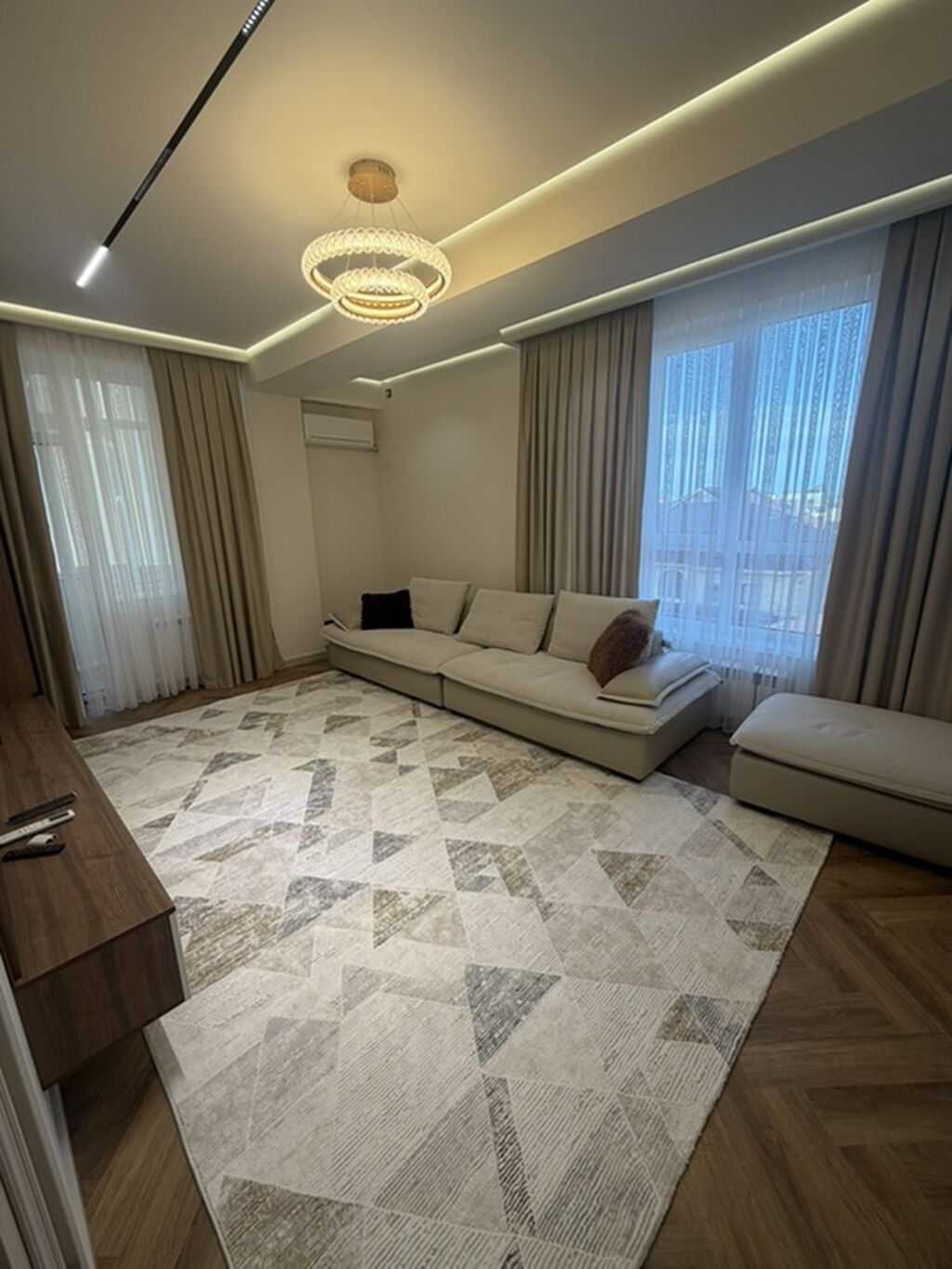 3 комнаты, 95 м², Южная Магистраль Элитка, 3 этаж, Дизайнерский ремонт
