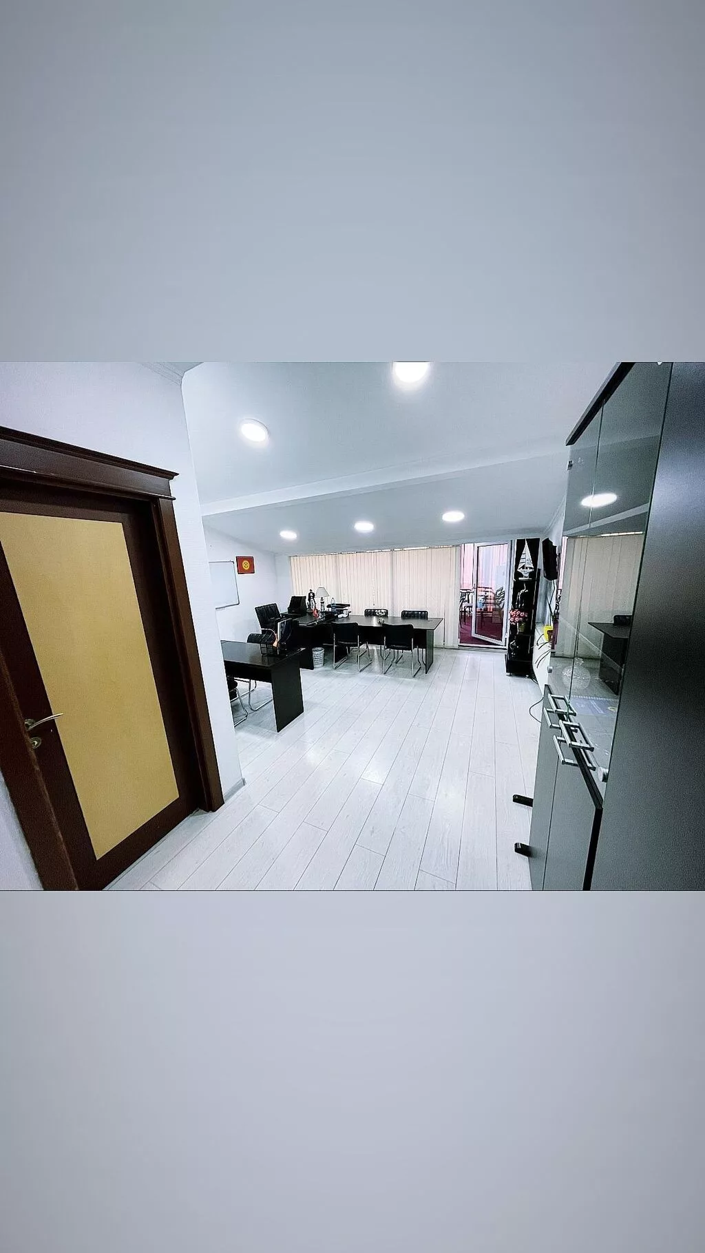 Аренда офисов, 50 м², В бизнес центре, С видом на горы, С оборудованием, С отдельным сан узлом
