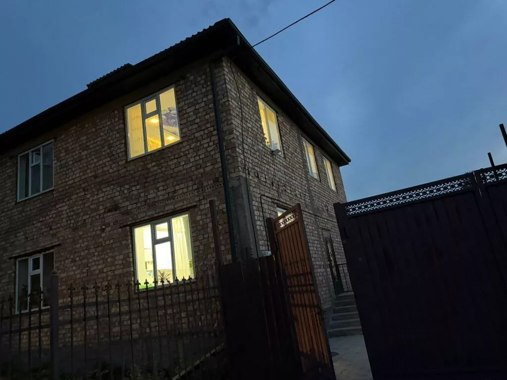 Каракол шаарынан, Доолосбай /Дасифу 47 2 этаж уй сатылат.Баардык шарты