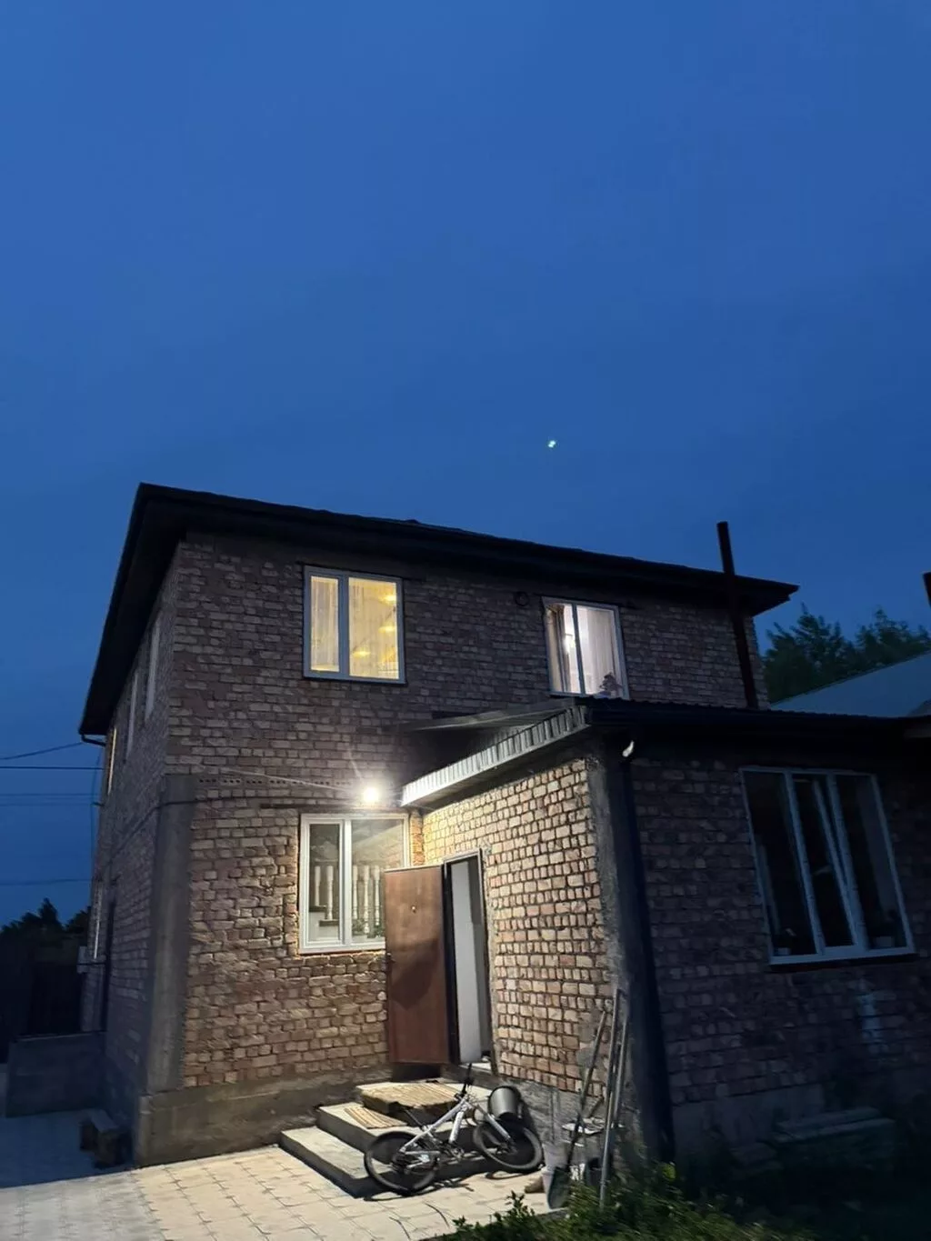 Каракол шаарынан, Доолосбай /Дасифу 47 2 этаж уй сатылат.Баардык шарты