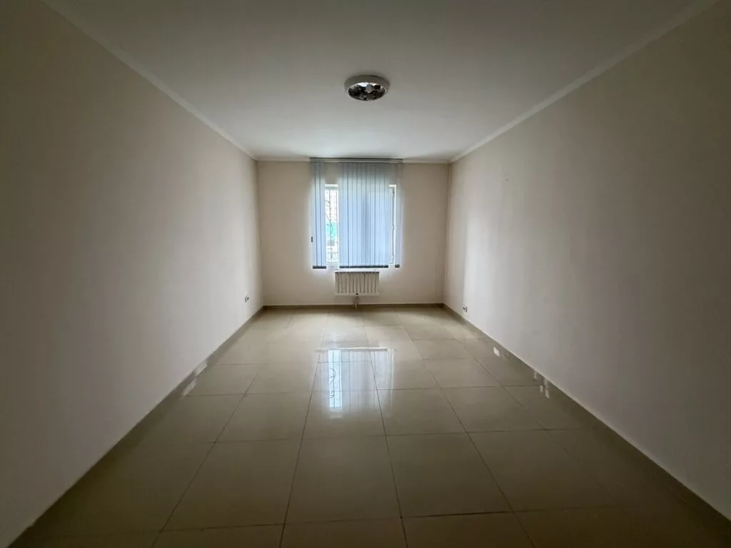 Аренда офисов, 140 м², В жилом комплексе, С отдельной кухней